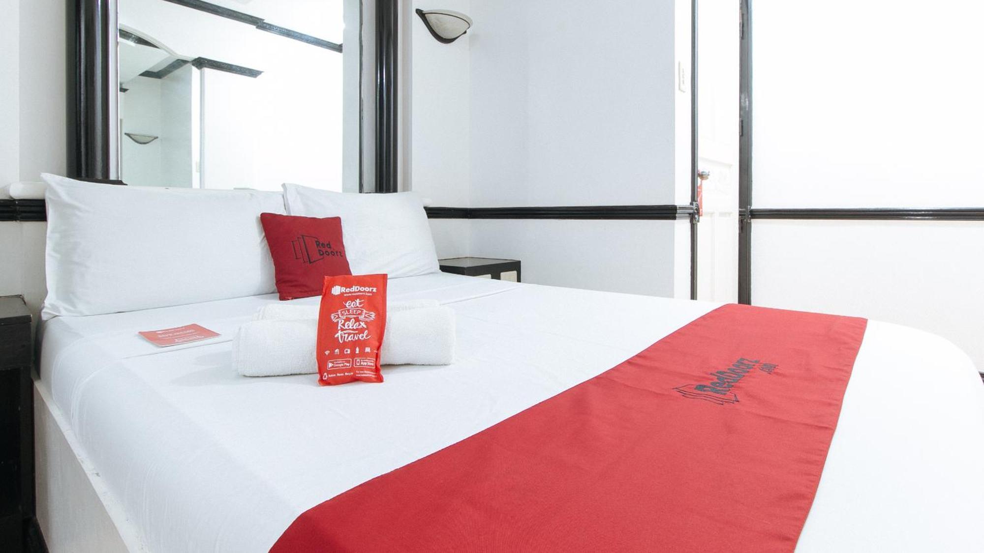 Reddoorz At Plus Villa Gloria Taguig Exteriör bild